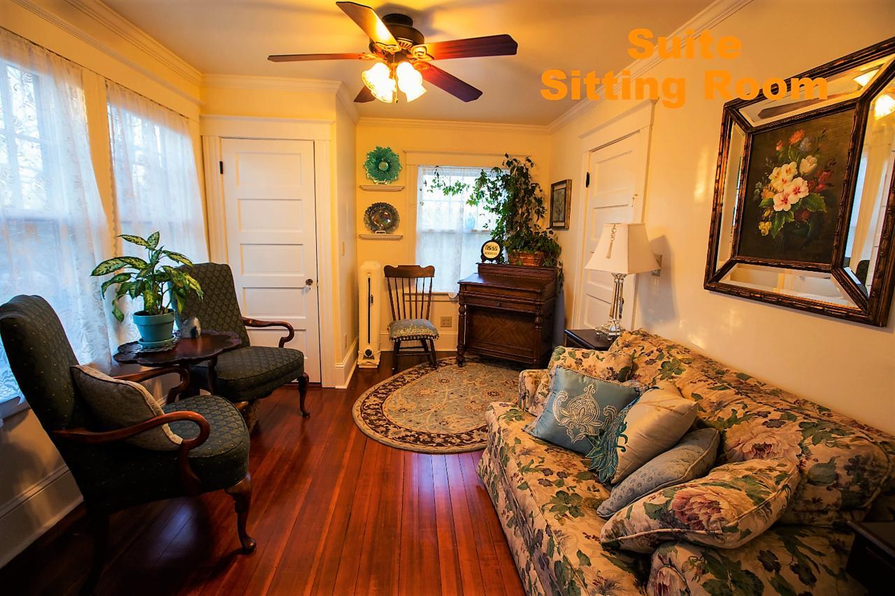 Sheppard'S Campus B&B Kingston ภายนอก รูปภาพ